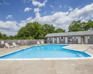 Econo Lodge Inn & Suites Airport