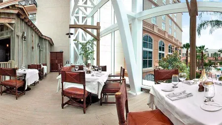 Gaylord Palms Resort & Convention Center Отели рядом с достопримечательностью «Олд Таун»