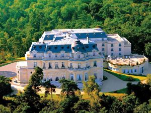 InterContinental Chantilly Chateau Mont Royal, an IHG Hotel