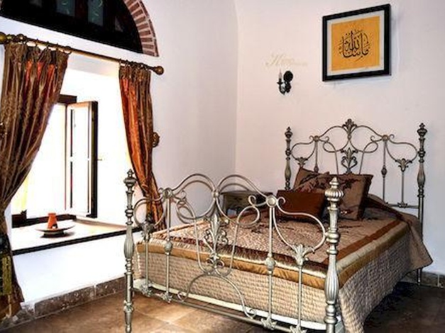 Cesme Kanuni Kervansaray Historical Hotel