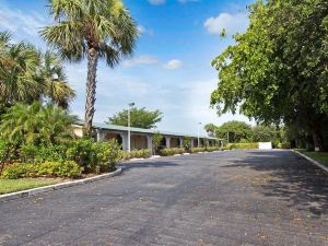 Tequesta Palms Inn