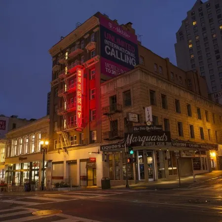 Herbert Hotel Отели рядом с достопримечательностью «Авиакомпания»