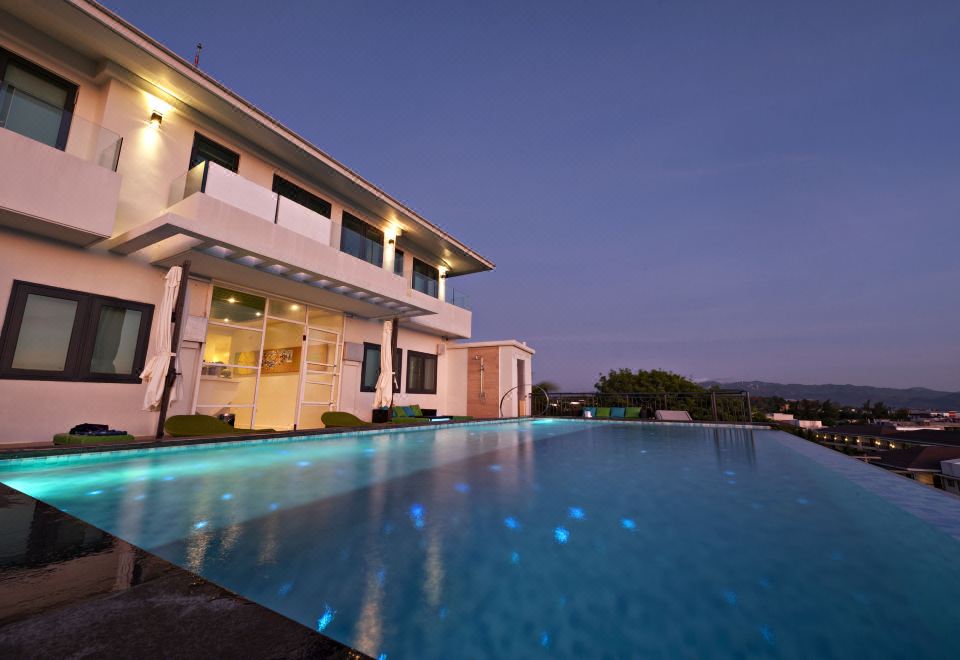 Lime Hotel Boracay - Housity