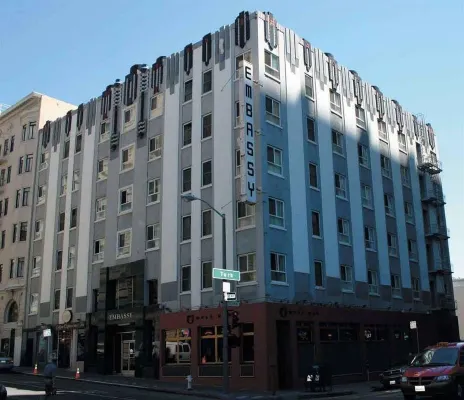 Embassy Hotel - parking