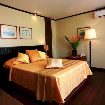Manila Manor Hotel Hotel in zona Il Circolo dei Rimedi