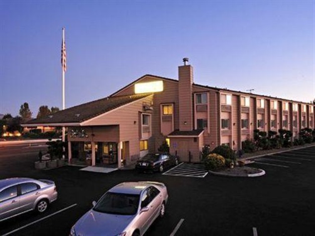 Red Roof Inn & Suites Medford - Airport
