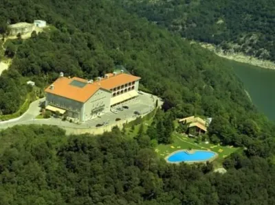Parador de Vic - Sau Hôtels à : Osona