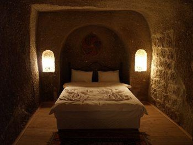 Holiday Cave Hotel