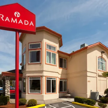 Ramada by Wyndham SeaTac Airport North Hotels near Foster Golf Links