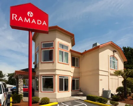 Ramada by Wyndham SeaTac Airport North Hotels in Tukwila