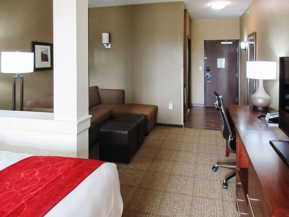 Comfort Suites West Omaha