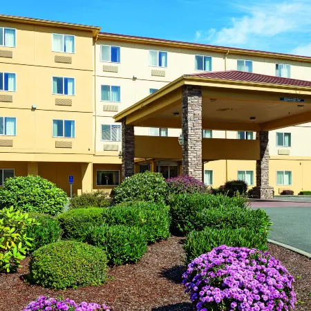 La Quinta Inn & Suites by Wyndham Salem or