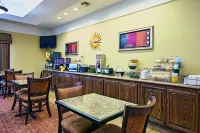 La Quinta Inn & Suites by Wyndham Dumas - breakfast