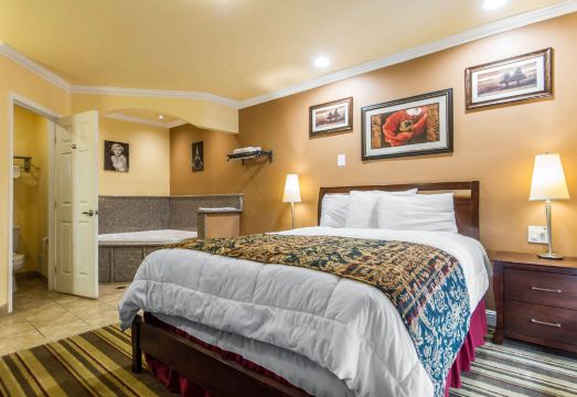 Rodeway Inn & Suites