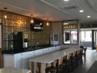Sunlac Inn Lakota - Quầy bar