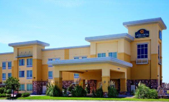 La Quinta Inn & Suites by Wyndham Ft. Worth - Forest Hill TX