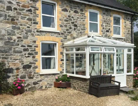 Maes y Gwaelod - Housity