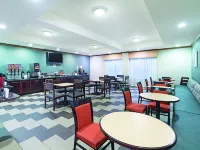 La Quinta Inn & Suites by Wyndham Glen Rose Hotels in Somervell County