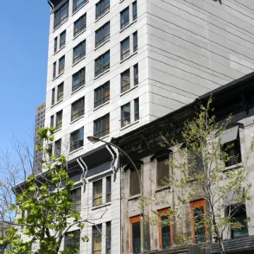 Le Dauphin Montréal Centre-Ville โรงแรมใกล้สถานีกลางเมืองมอนทรีออล