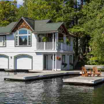Sherwood Inn Hotel Exterior