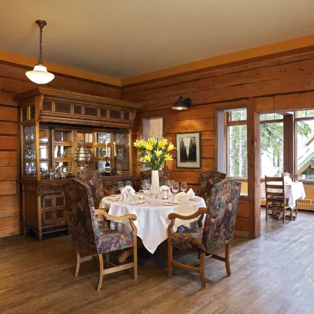 Emerald Lake Lodge Отели рядом с достопримечательностью «Йохо»