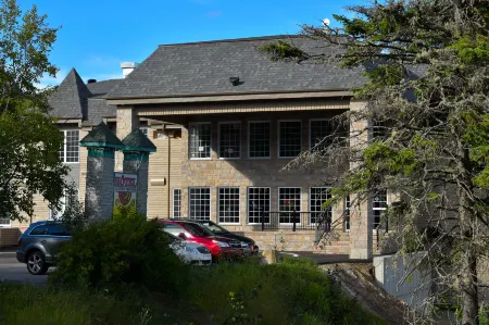 Hôtel et Pavillons le Petit Manoir du Casino Отели в г. Шарлевуа-Эст