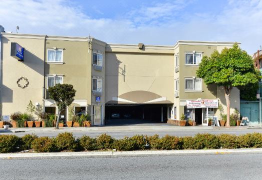 2. 인피니티 호텔 ..