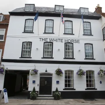 The White Horse Hotel, Romsey, Hampshire Hotels near Romsey Abbey