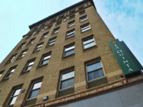 La Quinta Inn & Suites by Wyndham Baltimore Downtown Hotels near The Walters Art Museum