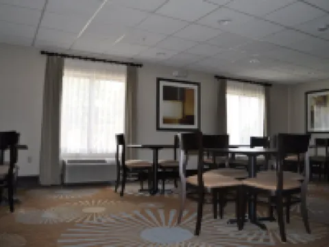 Greenfield Inn & Suites Owensboro, KY Airport Hotels in Daviess County