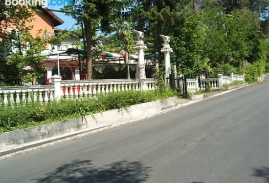 達詹尼廣場旅館