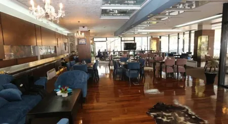 Hotel Holiday Отели рядом с достопримечательностью «Сараевский национальный театр»