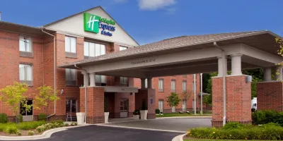 Holiday Inn Express & Suites Dayton-Centerville Hotels near Centerville Elks Football Stadium