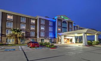 Holiday Inn Express & Suites Corsicana I-45