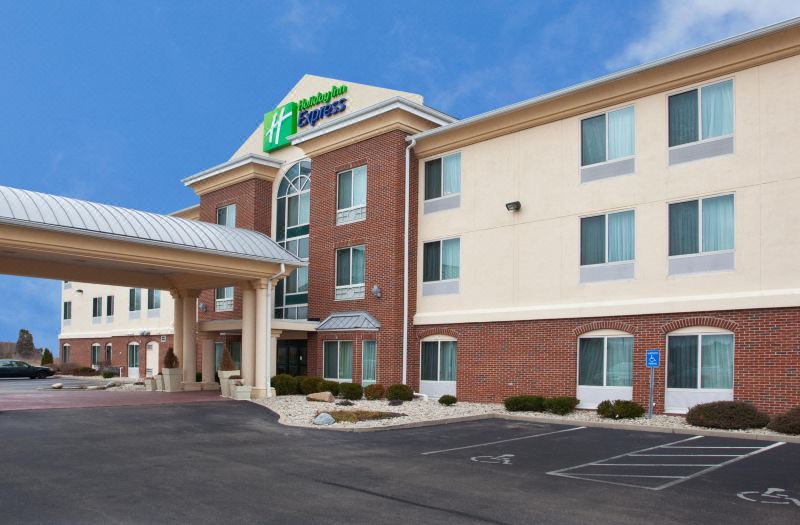 Holiday Inn Express & Suites Cincinnati-Blue ASH by IHG