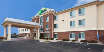 Holiday Inn Express & Suites Cincinnati-Blue Ash