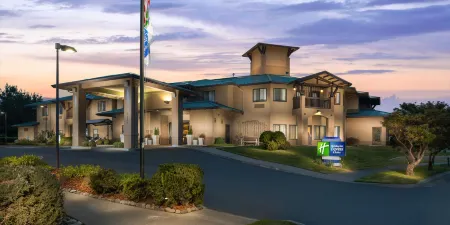 Holiday Inn Express & Suites Arcata/Eureka-Airport Area Отели в г. Тринидад