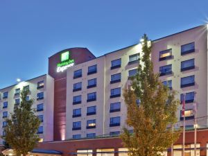 Holiday Inn Express Vancouver Airport-Richmond, an IHG Hotel