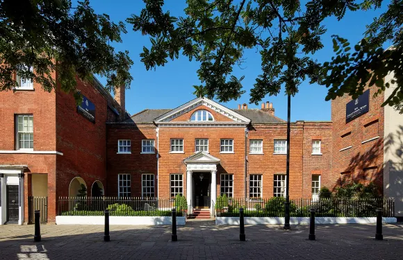 克里斯託弗·雷爵士水療酒店