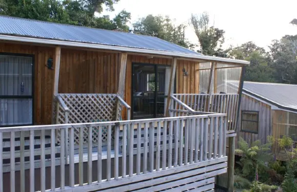 斯圖爾特島, 卡卡靜居汽車旅館