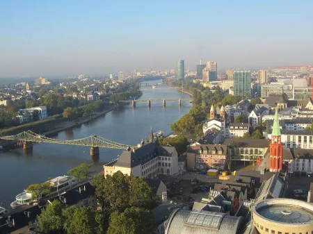 The Westin Grand Frankfurt Отели рядом с достопримечательностью «Taunusturm»