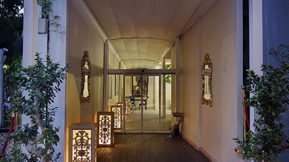Elegance East Hotel