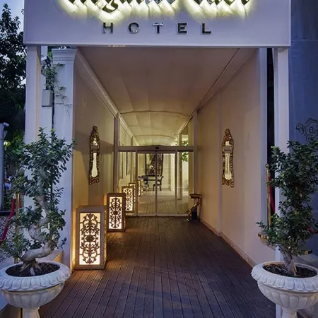 Elegance East Hotel