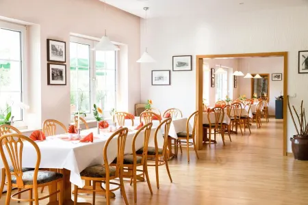 Hotel am Meilenstein Отели в г. Шопсдорф