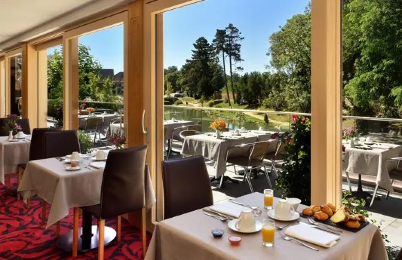 多梅因都莫林Spa餐廳酒店