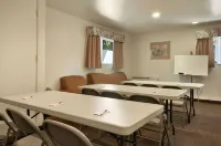 Olive Tree Inn & Suites, a Howard Johnson by Wyndham