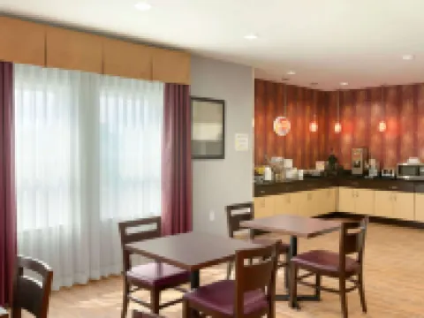 Super 8 by Wyndham Carrizo Springs Hotels in Dimmit County