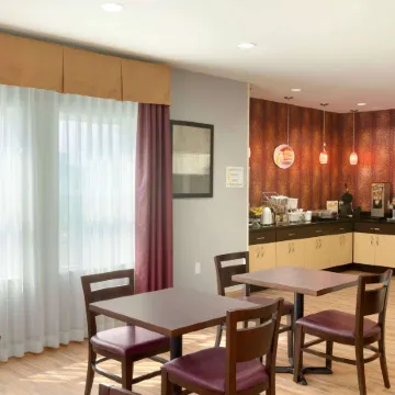 Super 8 by Wyndham Carrizo Springs