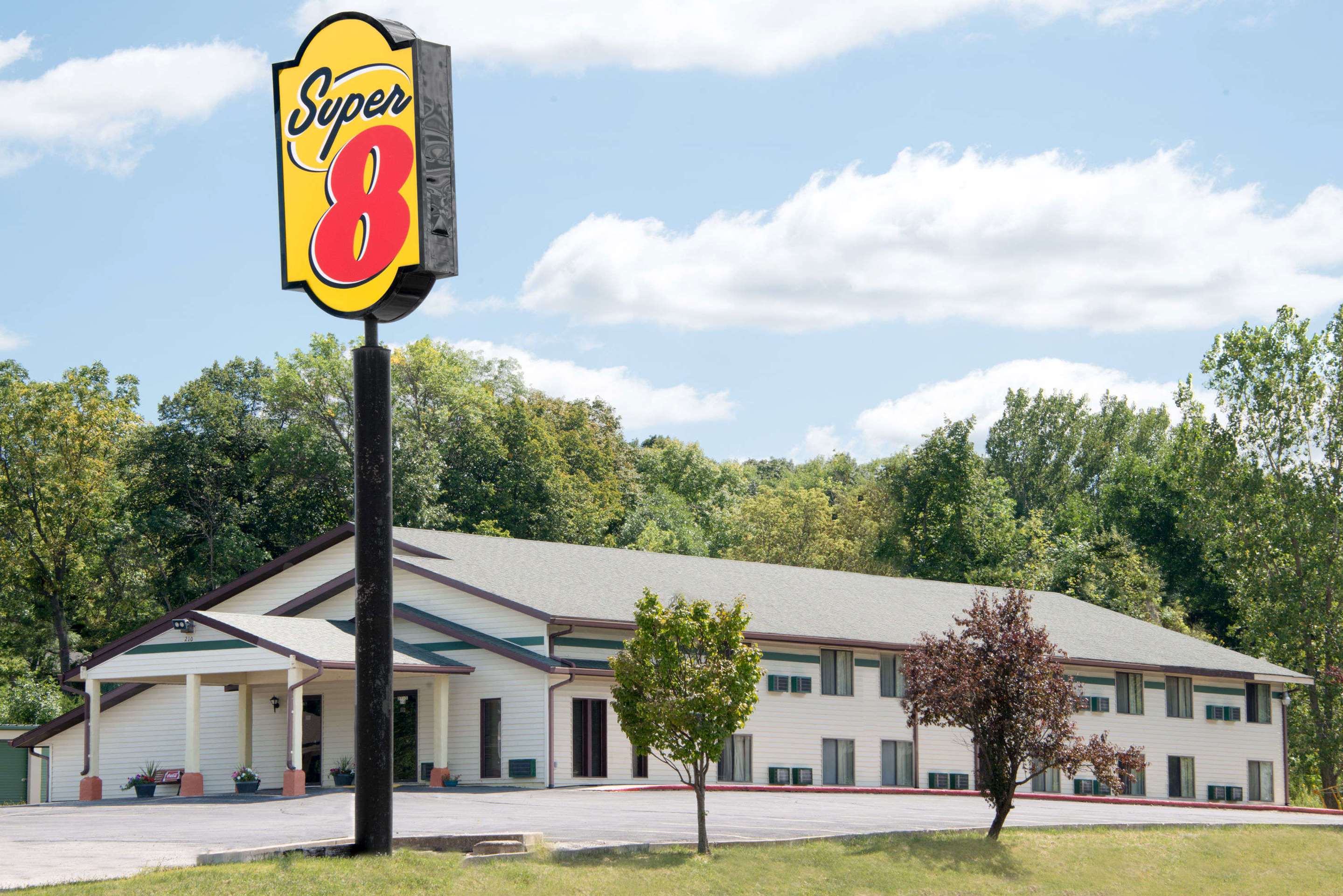 Super 8 by Wyndham Algona