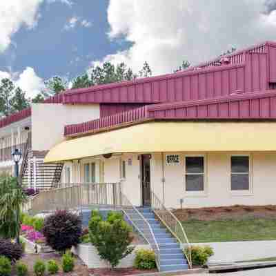 Days Inn by Wyndham Milledgeville Hotel Exterior